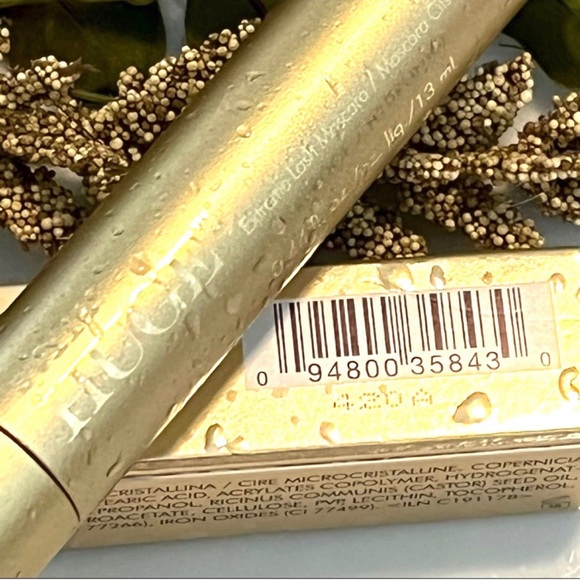 stila Huge Extreme Lash Waterproof Mascara in Black, 13 mL/0.44 FL OZ. - Picture 11 of 14